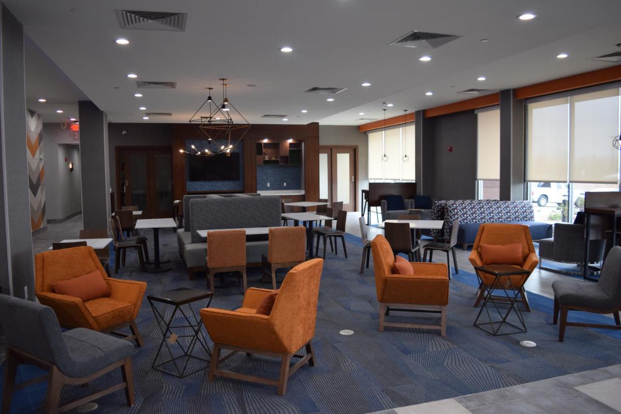 La Quinta Inn & Suites By Wyndham Louisville Ne - Old Henry Rd מראה חיצוני תמונה