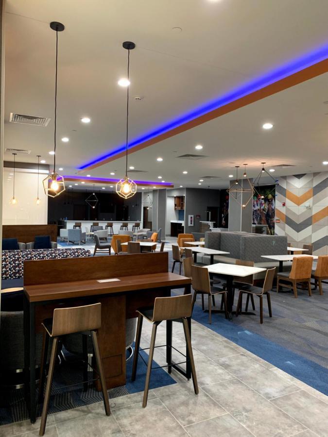 La Quinta Inn & Suites By Wyndham Louisville Ne - Old Henry Rd מראה חיצוני תמונה