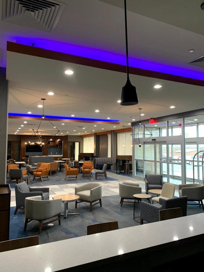 La Quinta Inn & Suites By Wyndham Louisville Ne - Old Henry Rd מראה חיצוני תמונה
