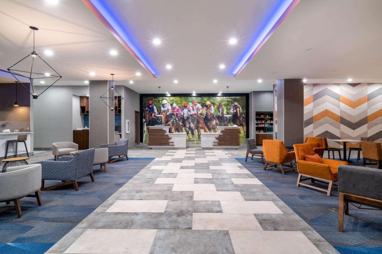 La Quinta Inn & Suites By Wyndham Louisville Ne - Old Henry Rd מראה חיצוני תמונה