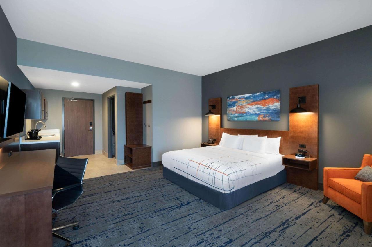 La Quinta Inn & Suites By Wyndham Louisville Ne - Old Henry Rd מראה חיצוני תמונה