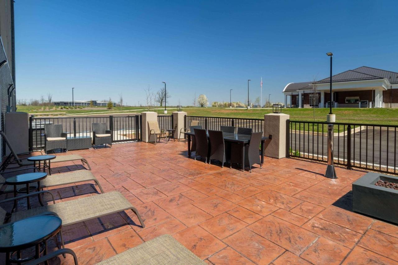 La Quinta Inn & Suites By Wyndham Louisville Ne - Old Henry Rd מראה חיצוני תמונה