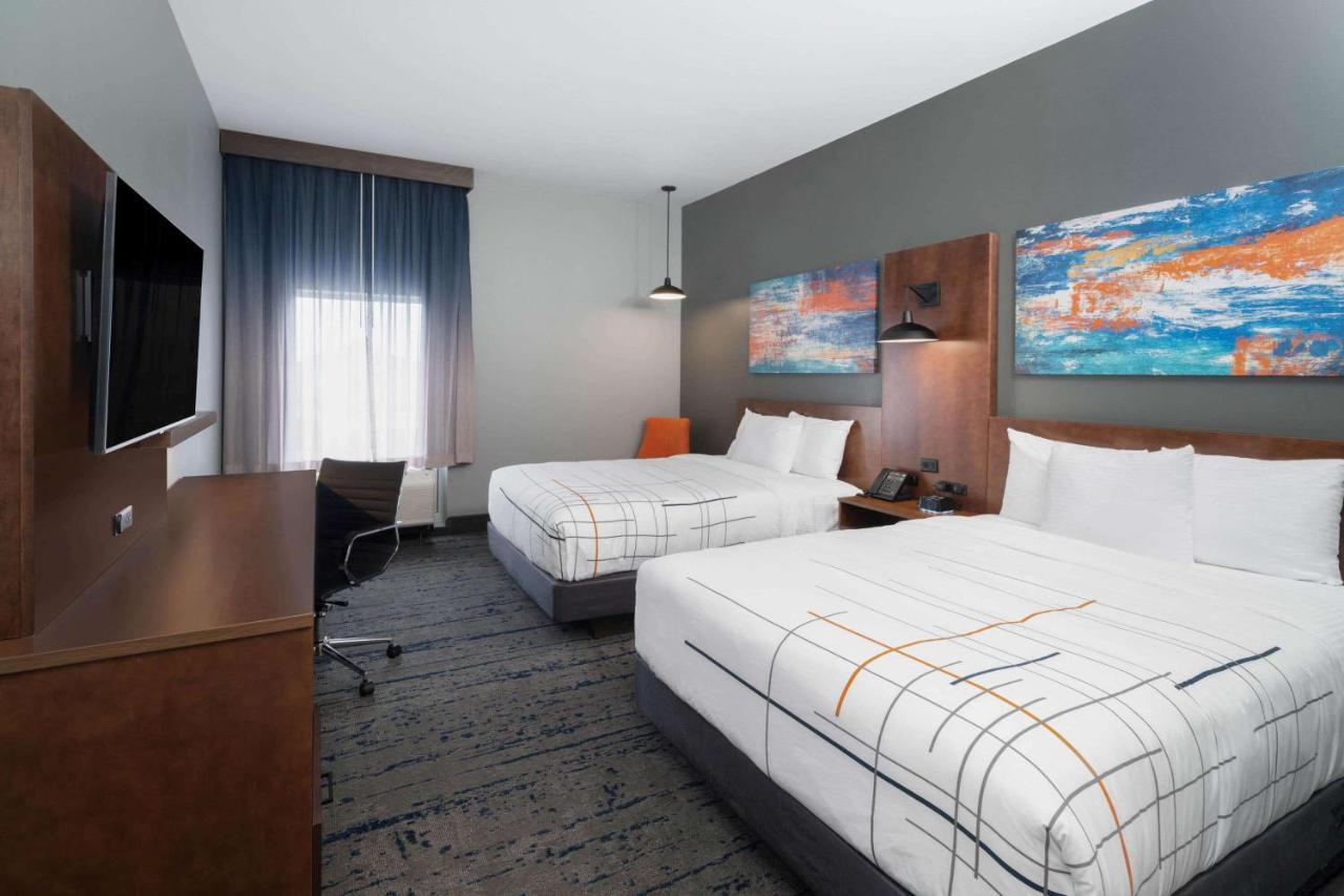 La Quinta Inn & Suites By Wyndham Louisville Ne - Old Henry Rd מראה חיצוני תמונה