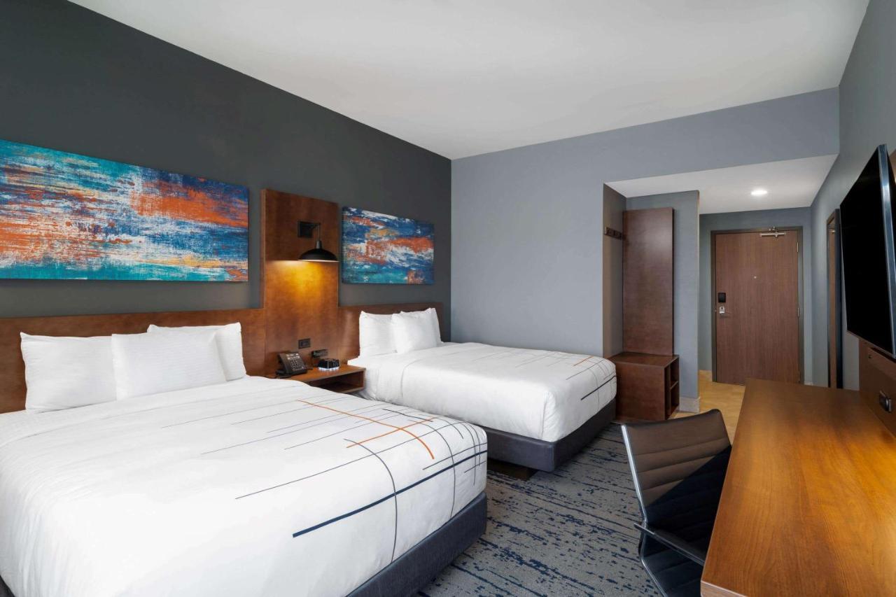 La Quinta Inn & Suites By Wyndham Louisville Ne - Old Henry Rd מראה חיצוני תמונה