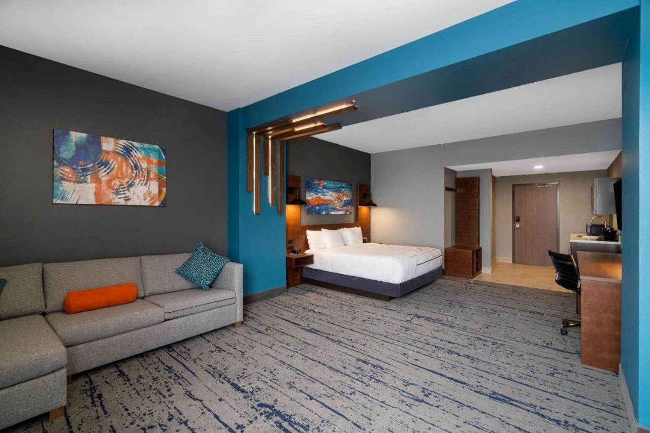 La Quinta Inn & Suites By Wyndham Louisville Ne - Old Henry Rd מראה חיצוני תמונה