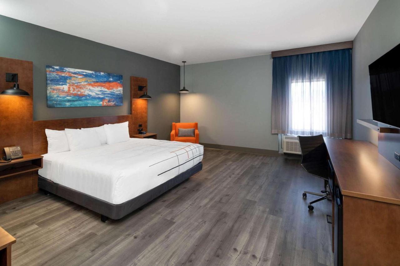La Quinta Inn & Suites By Wyndham Louisville Ne - Old Henry Rd מראה חיצוני תמונה