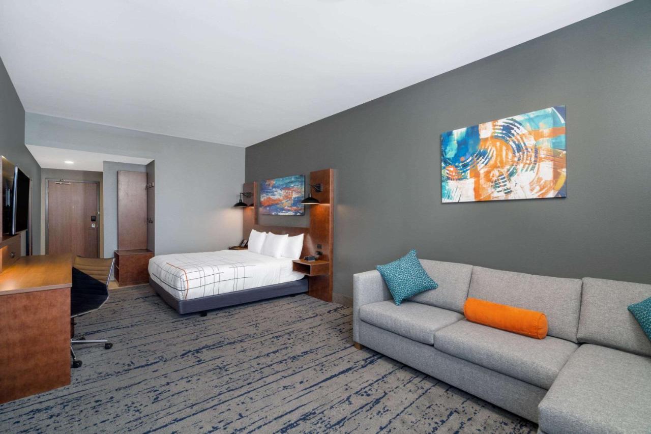La Quinta Inn & Suites By Wyndham Louisville Ne - Old Henry Rd מראה חיצוני תמונה