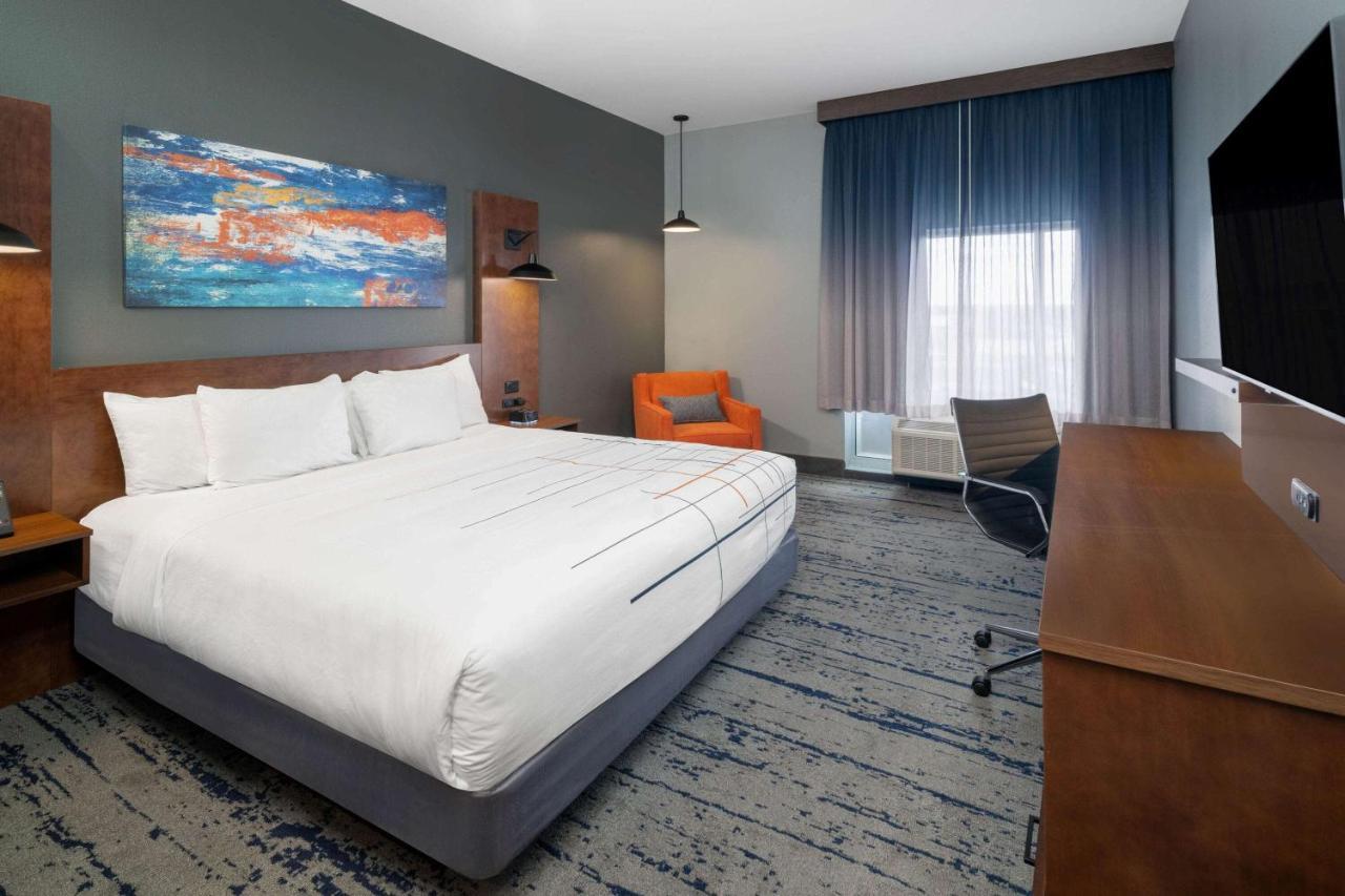 La Quinta Inn & Suites By Wyndham Louisville Ne - Old Henry Rd מראה חיצוני תמונה