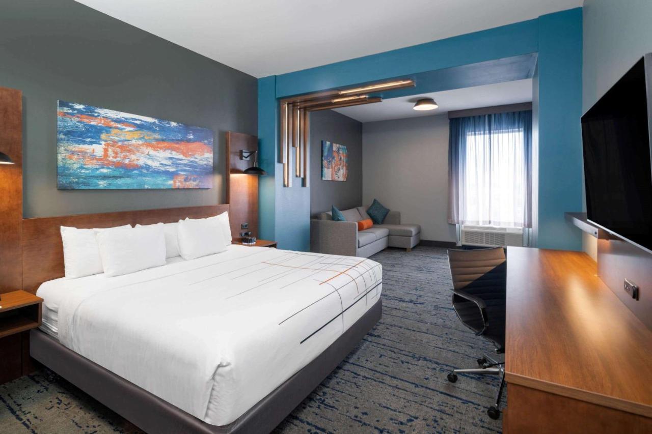La Quinta Inn & Suites By Wyndham Louisville Ne - Old Henry Rd מראה חיצוני תמונה