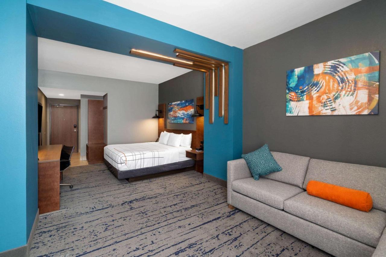 La Quinta Inn & Suites By Wyndham Louisville Ne - Old Henry Rd מראה חיצוני תמונה